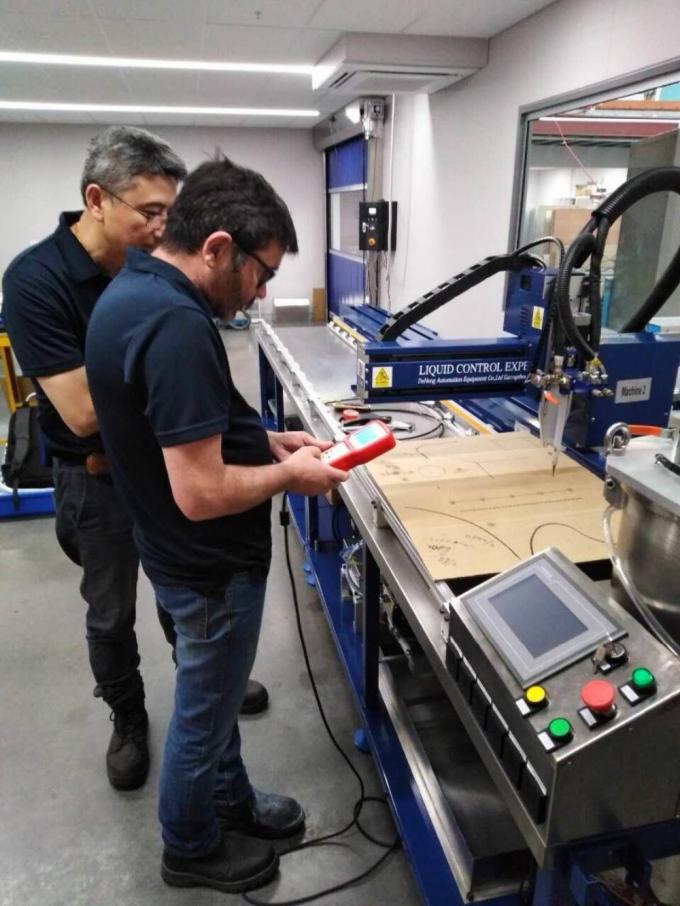 CCD Visual Bir Par&ccedil;a Yapıştırıcı dağıtım makinesi 60L tank kapasitesi 16